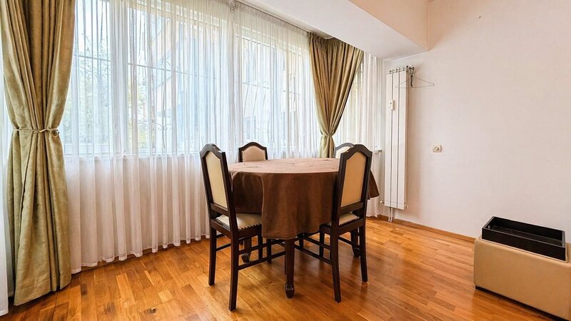 Doamna Ghica apartament 3 camere acces direct Parc Plumbuita, renovat
