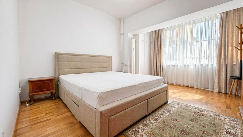 Doamna Ghica apartament 3 camere acces direct Parc Plumbuita, renovat