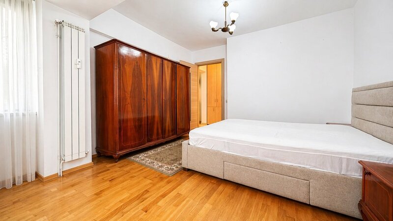Doamna Ghica apartament 3 camere acces direct Parc Plumbuita, renovat