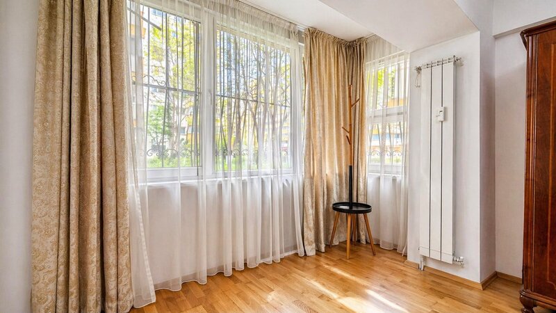 Doamna Ghica apartament 3 camere acces direct Parc Plumbuita, renovat