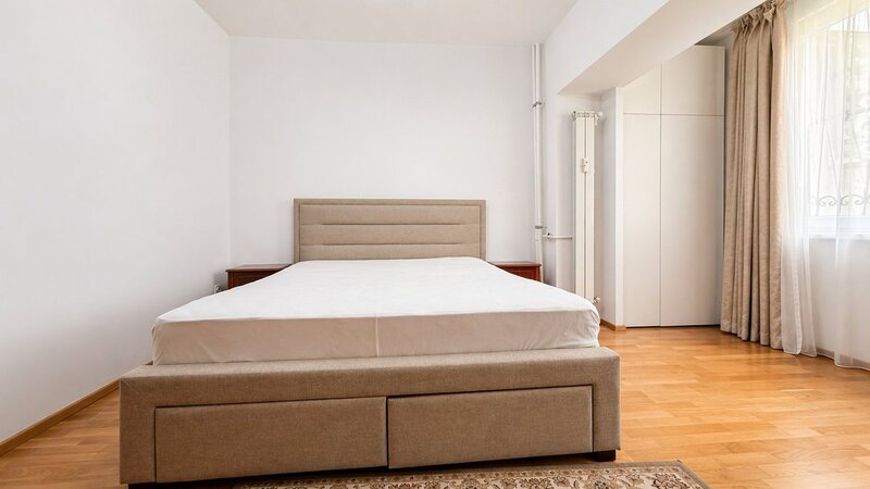 Doamna Ghica apartament 3 camere acces direct Parc Plumbuita, renovat