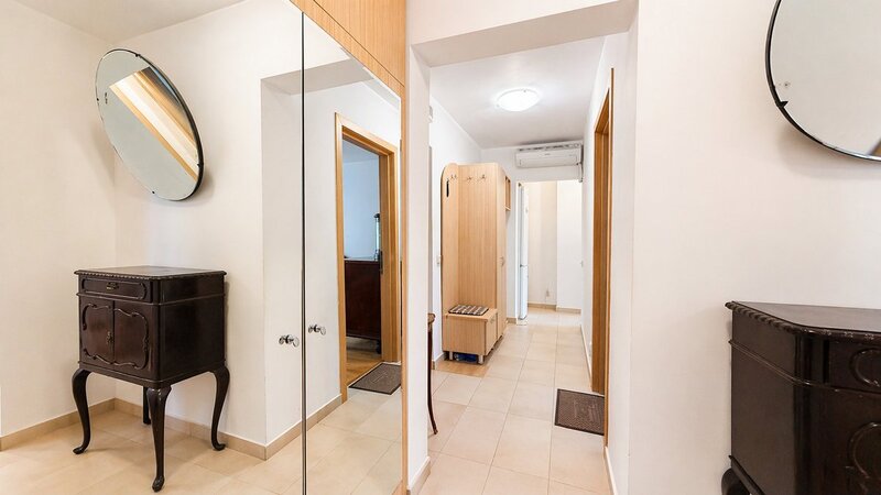Doamna Ghica apartament 3 camere acces direct Parc Plumbuita, renovat